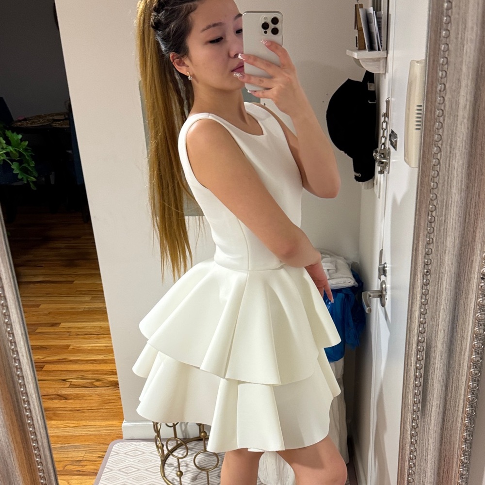Elegant White Sleeveless Ruffle Dress - Picture 3 of 6